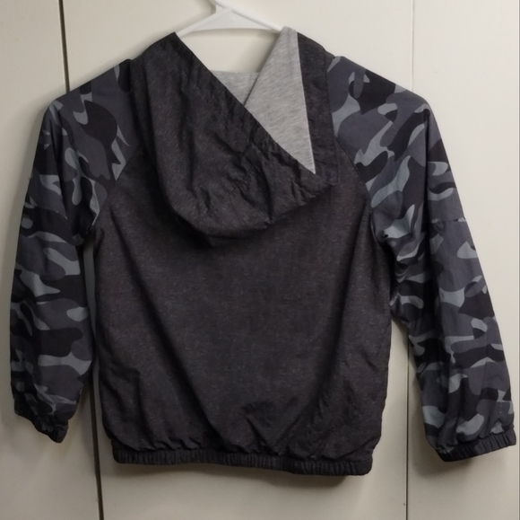 Kids OshKosh Grey / Camo Sleeve Jacket With Hood Size 6 - Picture 3 of 4